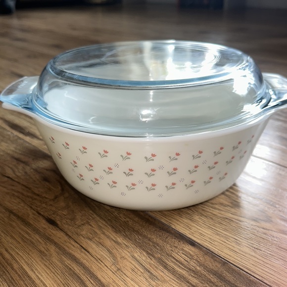 Pyrex England Tulip pattern large round casserole dish - Picture 8 of 8